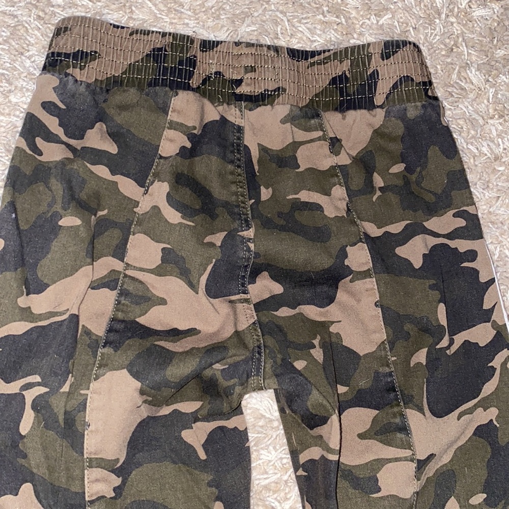 High Rise Camo Joggers - Picture 9 of 10